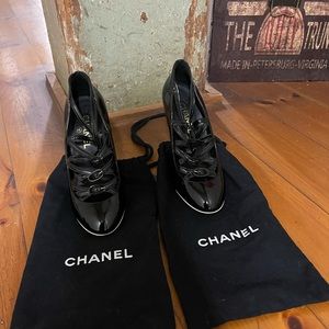 CHANEL Patent Calfskin Quilted CC Strap Pumps